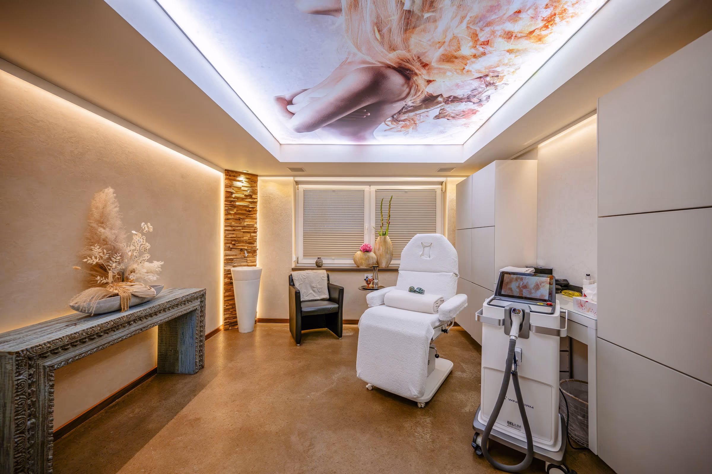 Behandlungsraum mit Diodenlaser bei Belium Beauty in Gelsenkirchen Buer